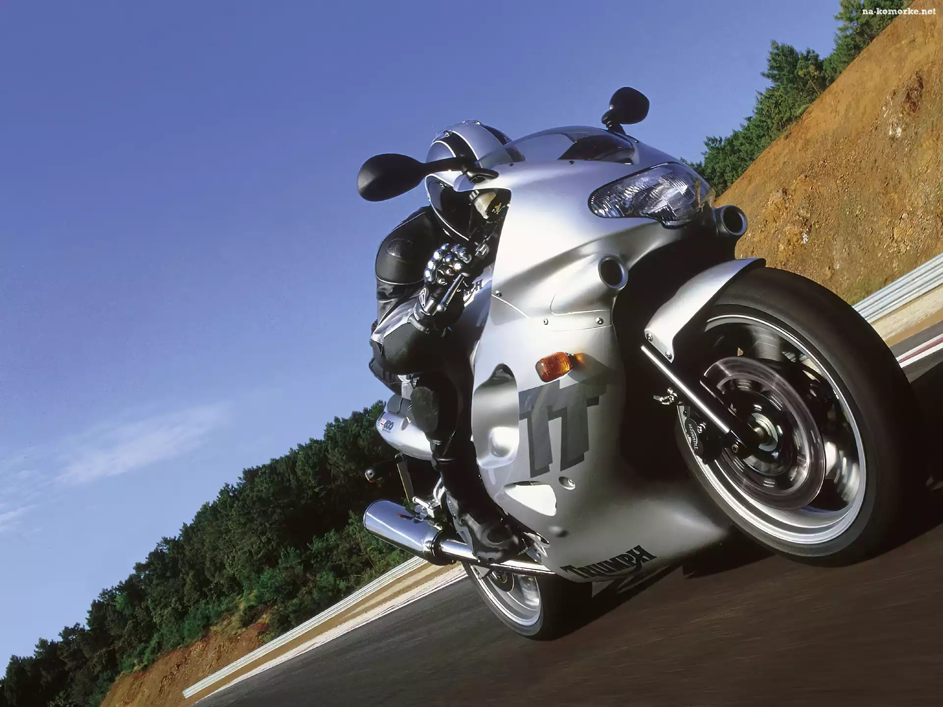 Triumph TT 600, Powietrza, Wloty
