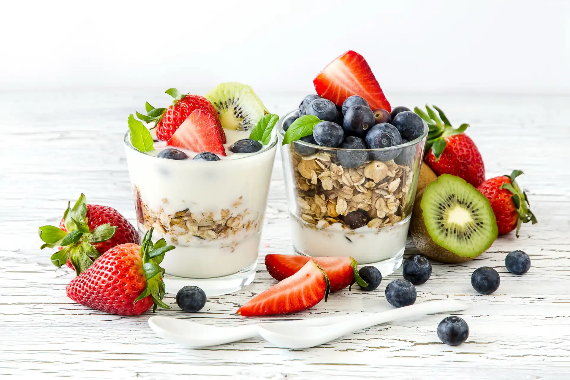 Truskawki, Owoce, Deser, Kiwi, Jogurt, Borówki