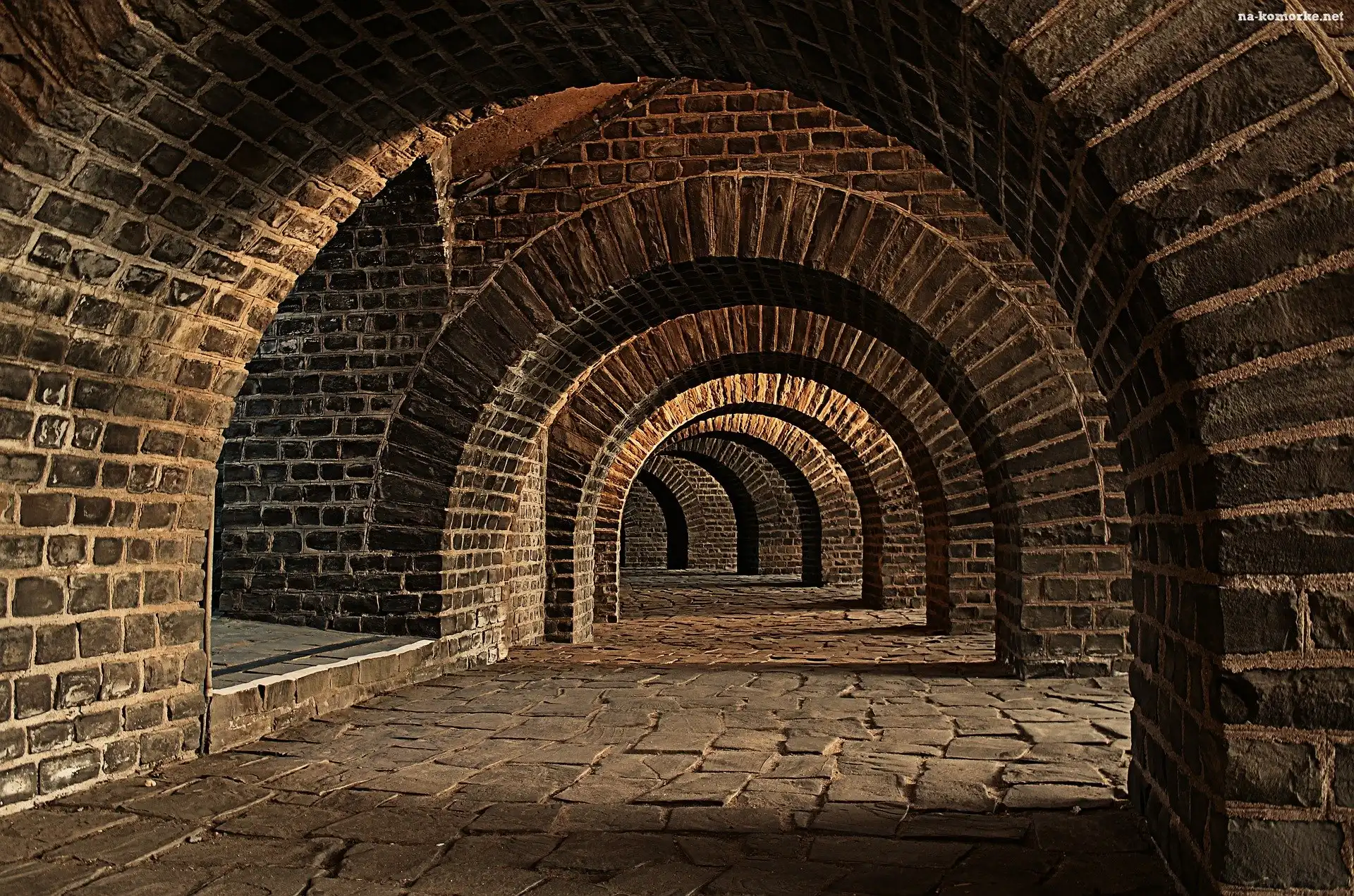 Tunel, Cegły, Sklepienie łukowe, Kamienie