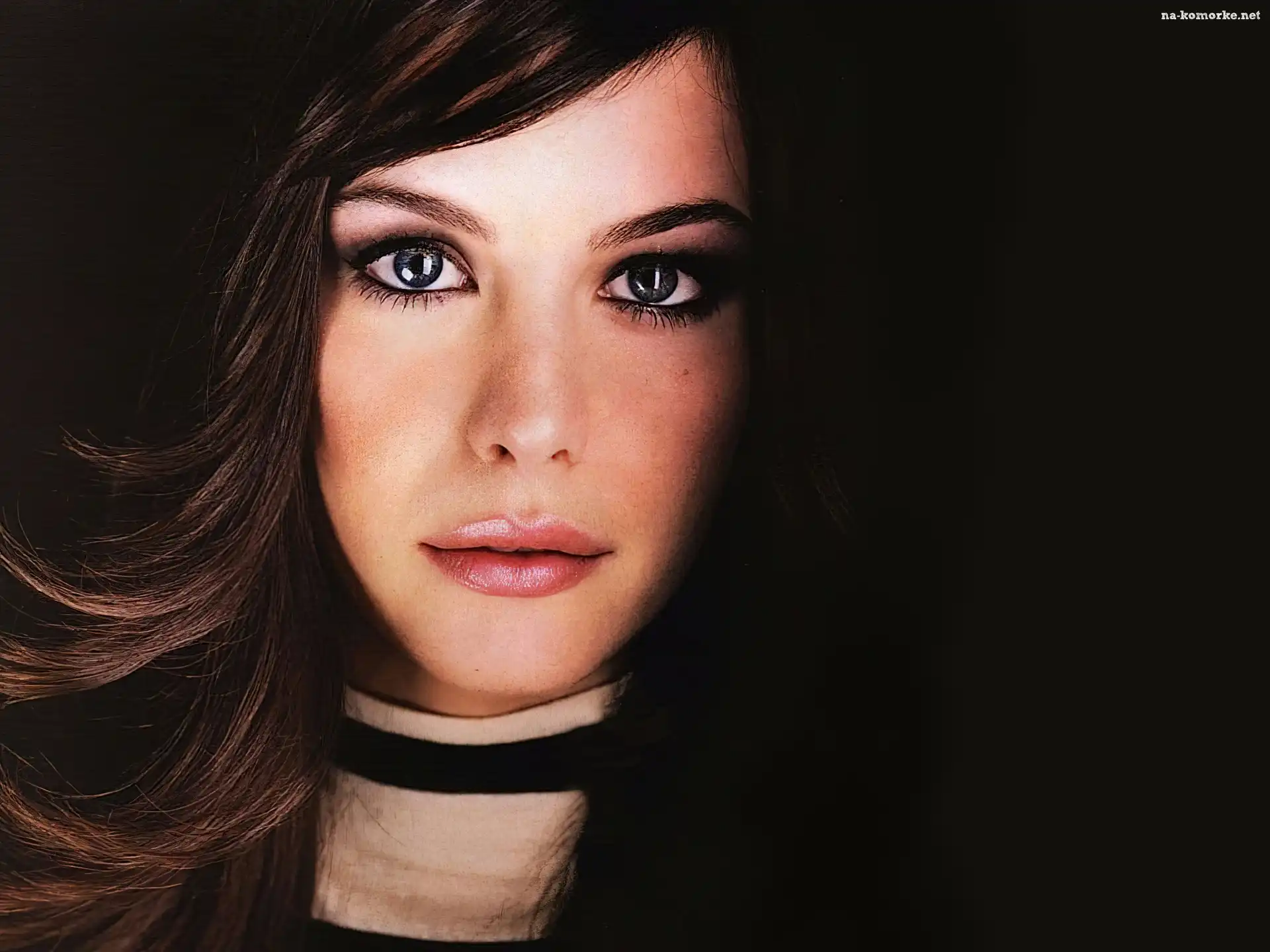 Liv Tyler, Buzia