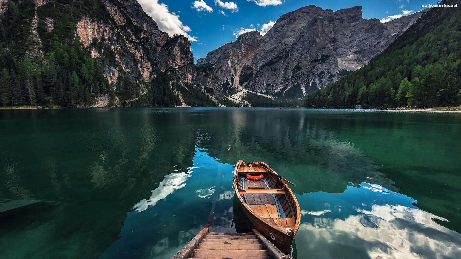 Tyrol Południowy, Włochy, Drzewa, Jezioro Pragser Wildsee, Schodki, Dolomity, Drewniane, Góra Seekofel, Łódka