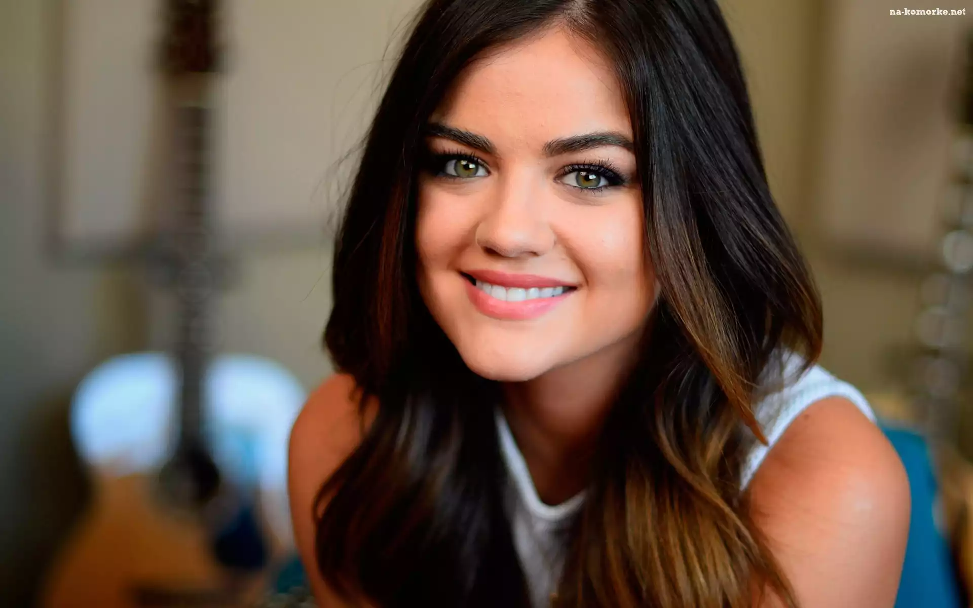 Uśmiech, Lucy, Hale, Aktorka, Piosenkarka