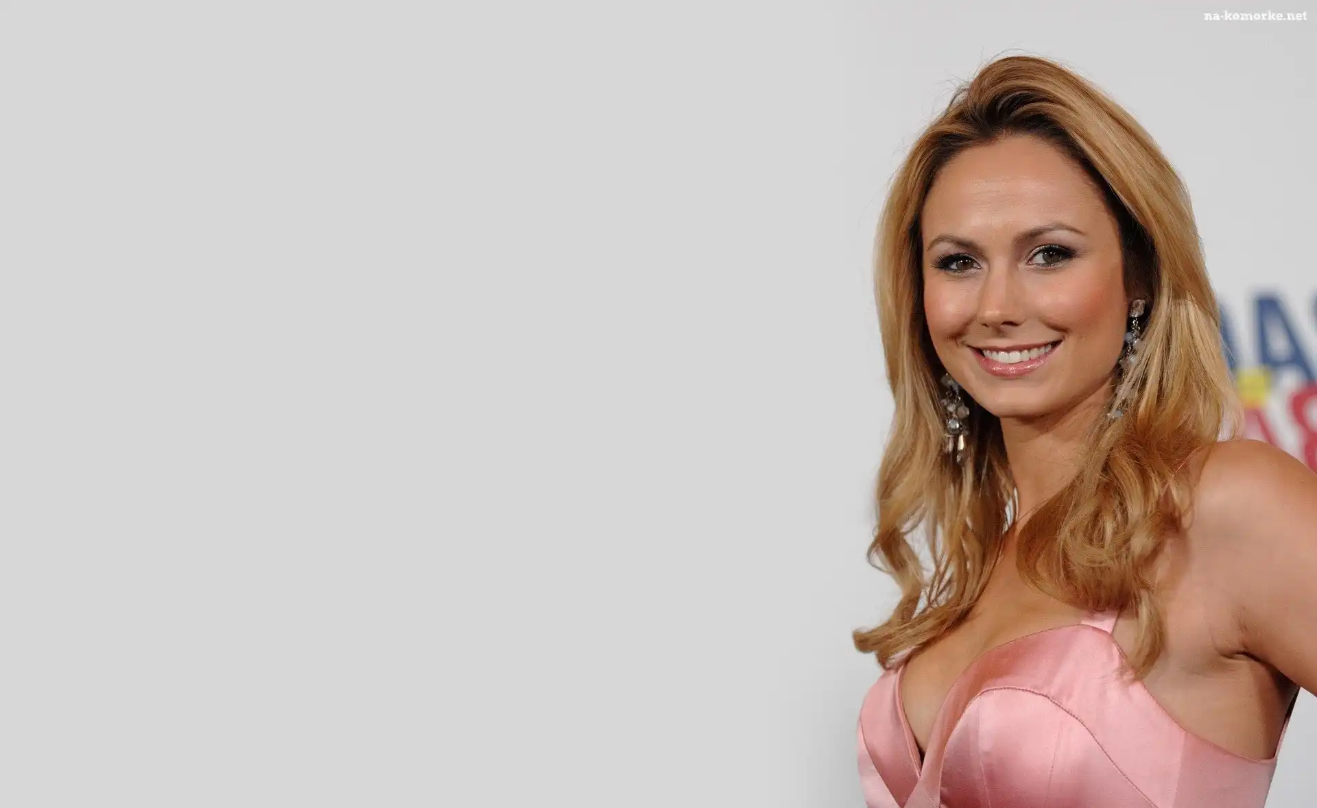 Uśmiechnięta, Stacy Keibler, Blondynka