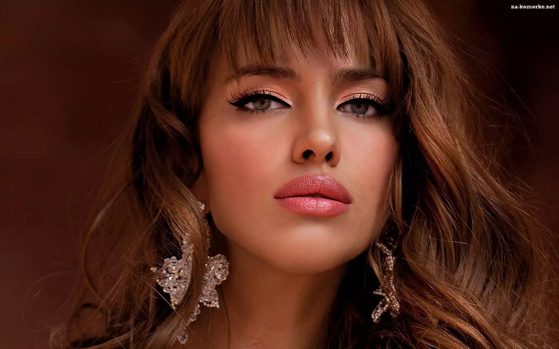 Irina Shayk, Usta, Kolczyki