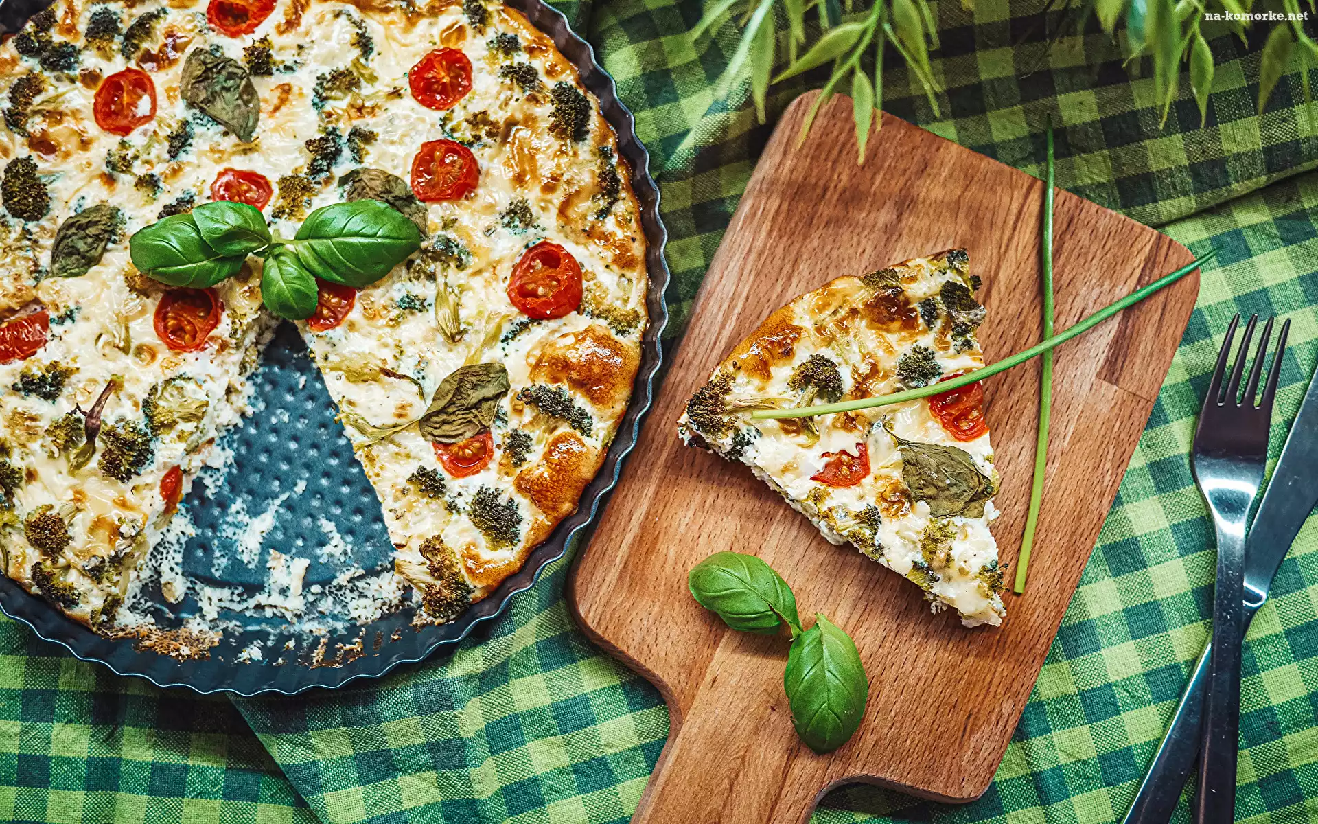 Widelec, Bazylia, Deska, Pizza, Liście, Pomidorki Cherry, Nóż, Taca