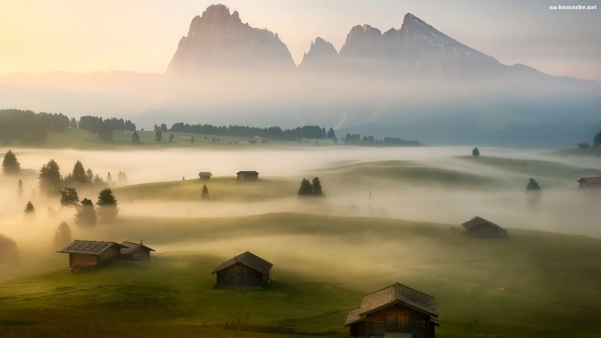 Włochy, Drzewa, Dolina Val Gardena, Mgła, Płaskowyż Seiser Alm, Dolomity, Góry Sassolungo, Domki