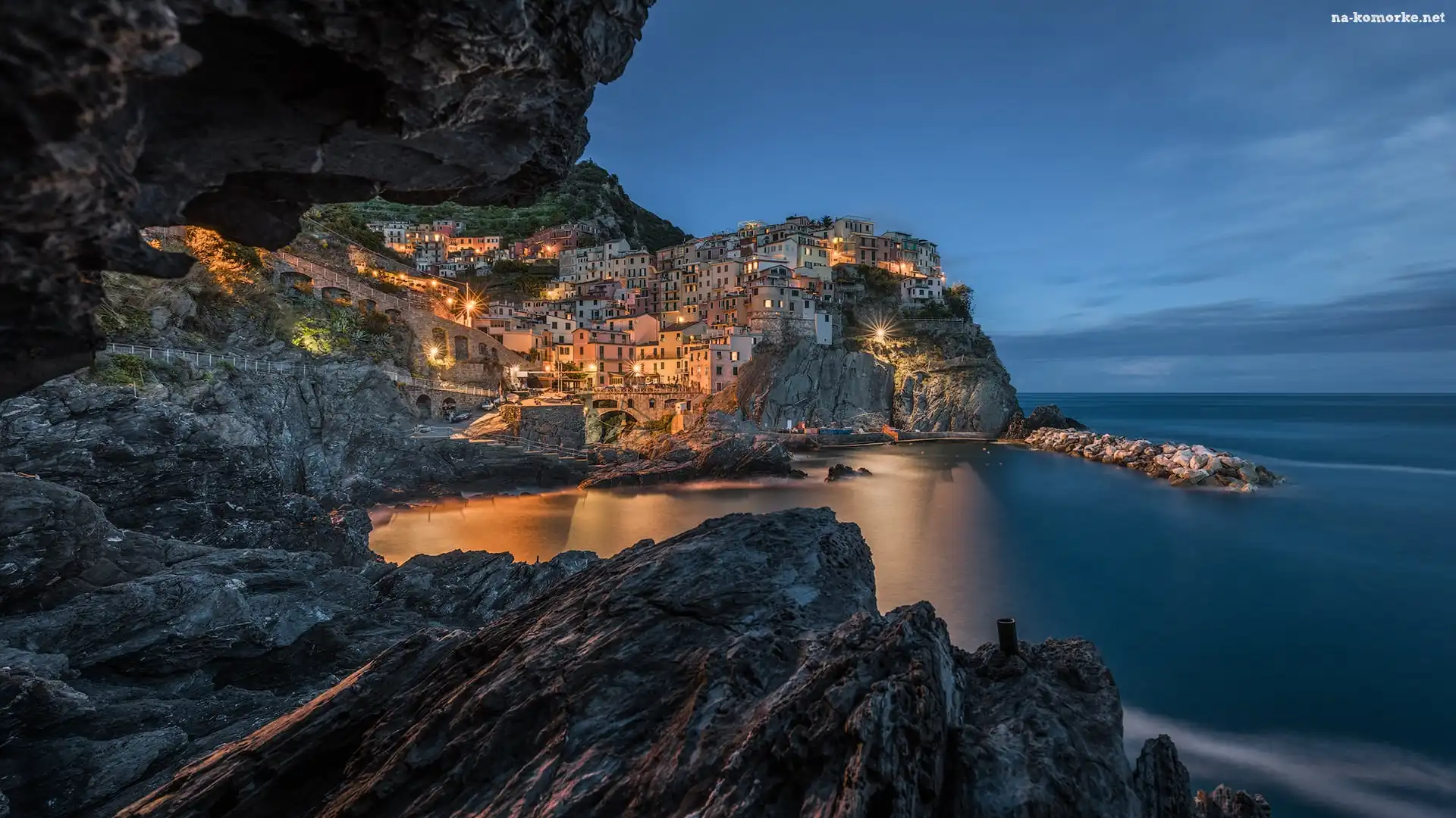 Włochy, Cinque Terre, Zatoka, Manarola, Skały, Światła, Gmina Riomaggiore, Morze Liguryjskie, Kolorowe, Domy