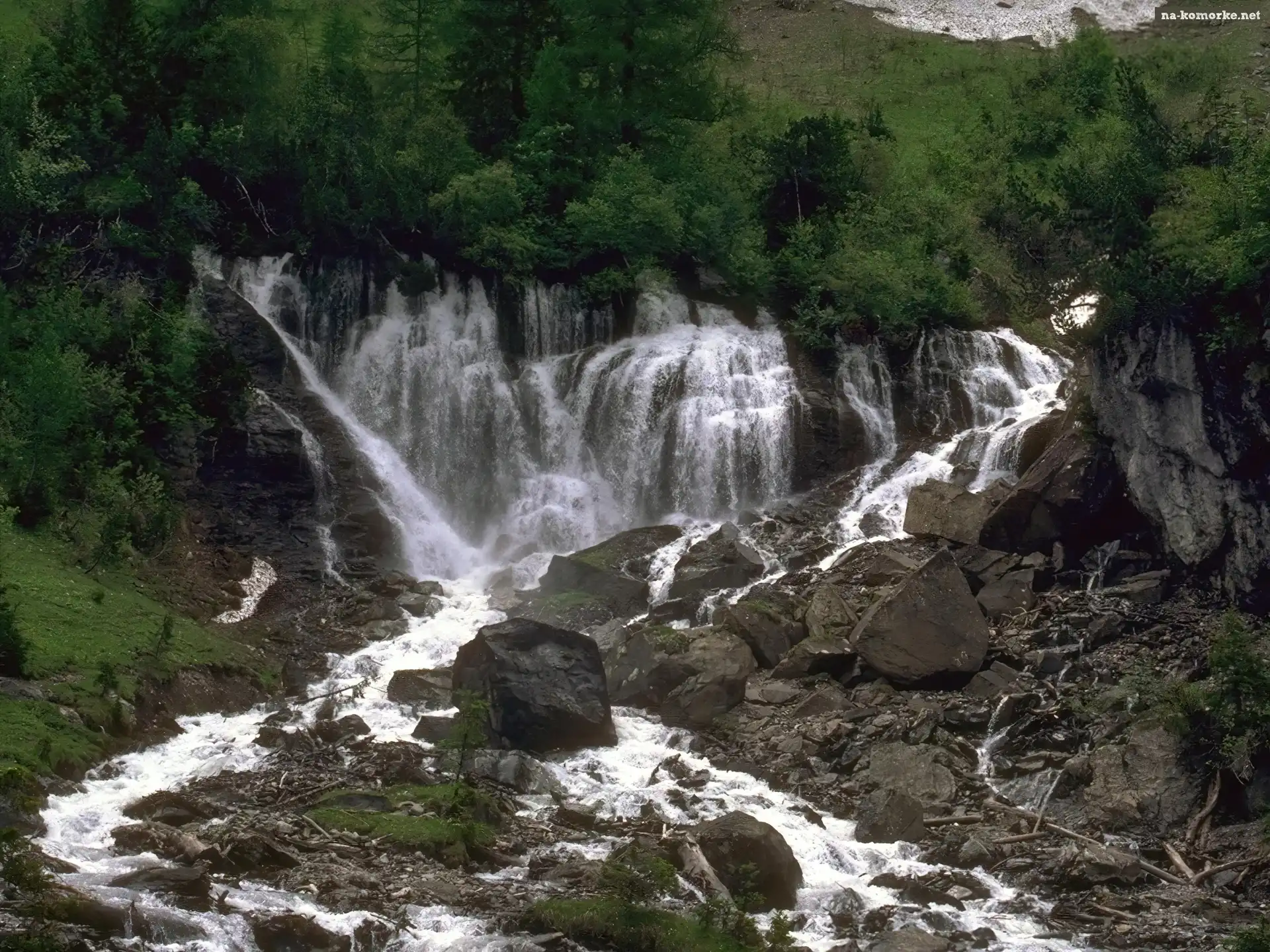 Wodospad, Kamienie