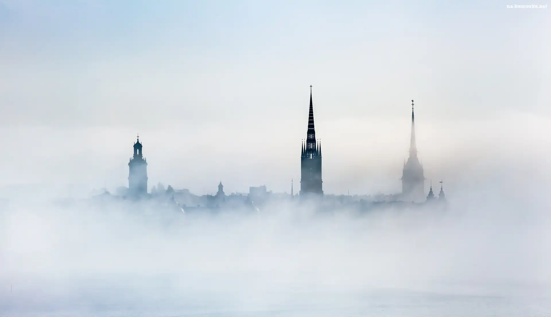 Wieże, Wyspa Riddarholmen, Sztokholm, Mgła, Kościół, Chmury