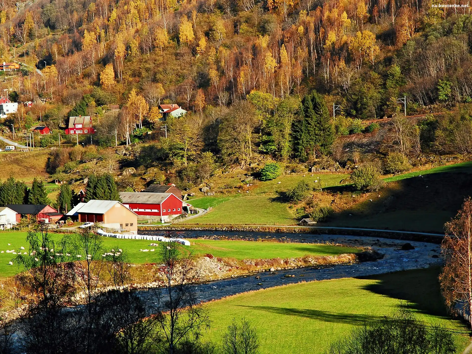 Jesień, Zabudowania, Rzeczka