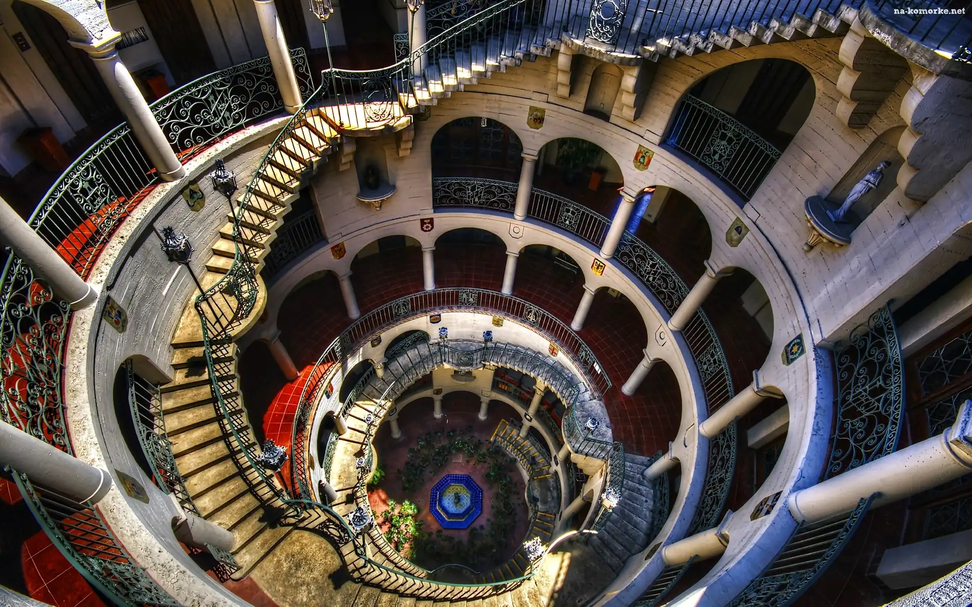 Zabytkowa Architektura, Schody, Spirala, Fontanna, Krużganek