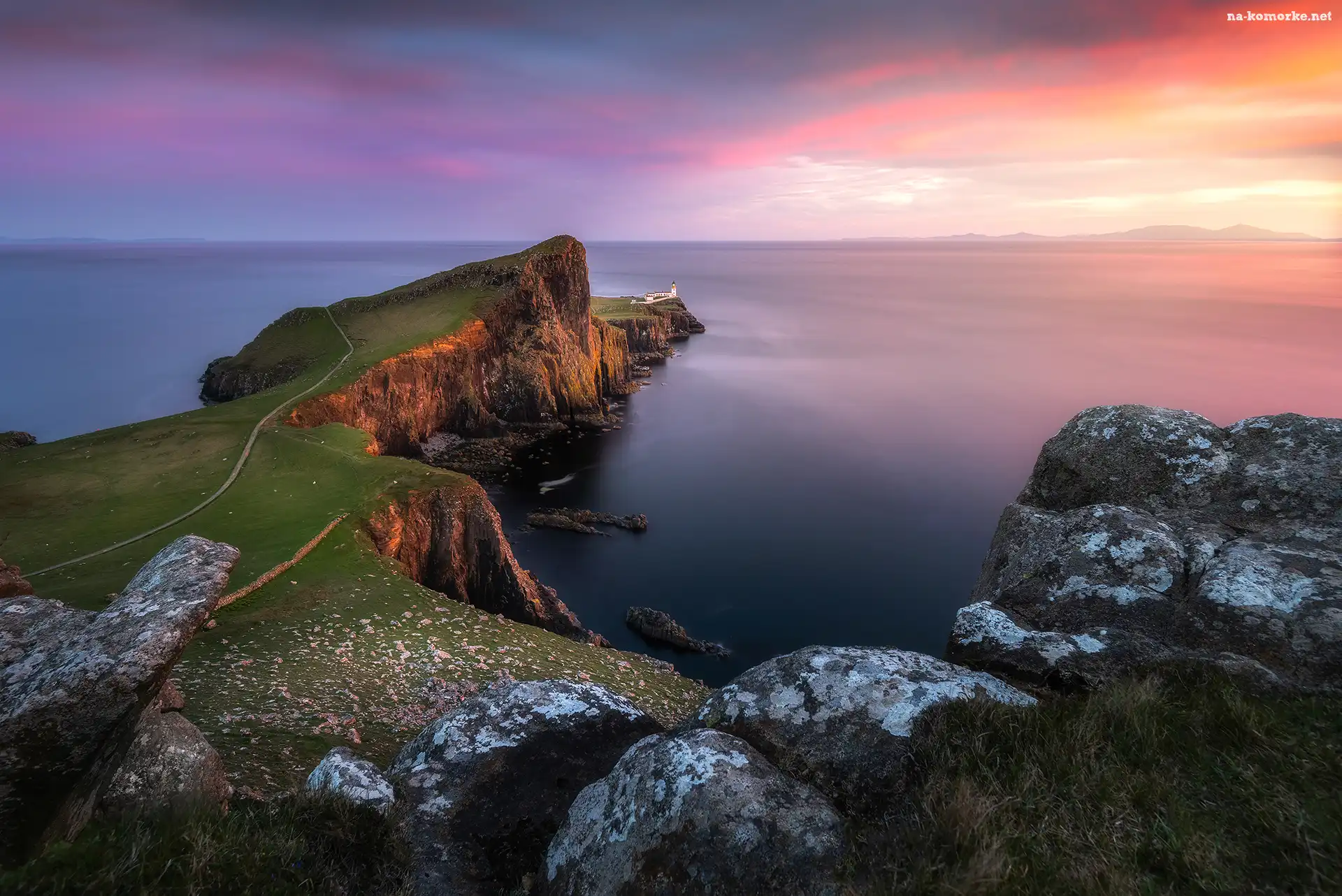 Zachód słońca, Latarnia morska Neist Point Lighthouse, Wybrzeże, Szkocja, Morze Szkockie, Skały, Wyspa Skye, Półwysep Duirinish
