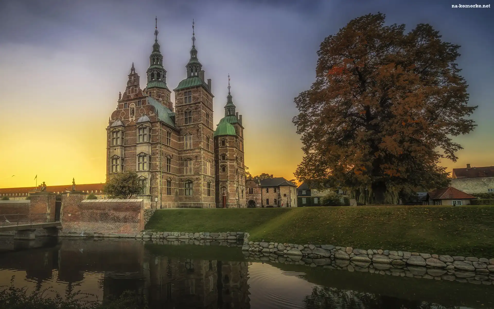 Zamek Rosenborg, Drzewo, Fosa, Dania, Jesień, Budynki, Muzeum, Kopenhaga
