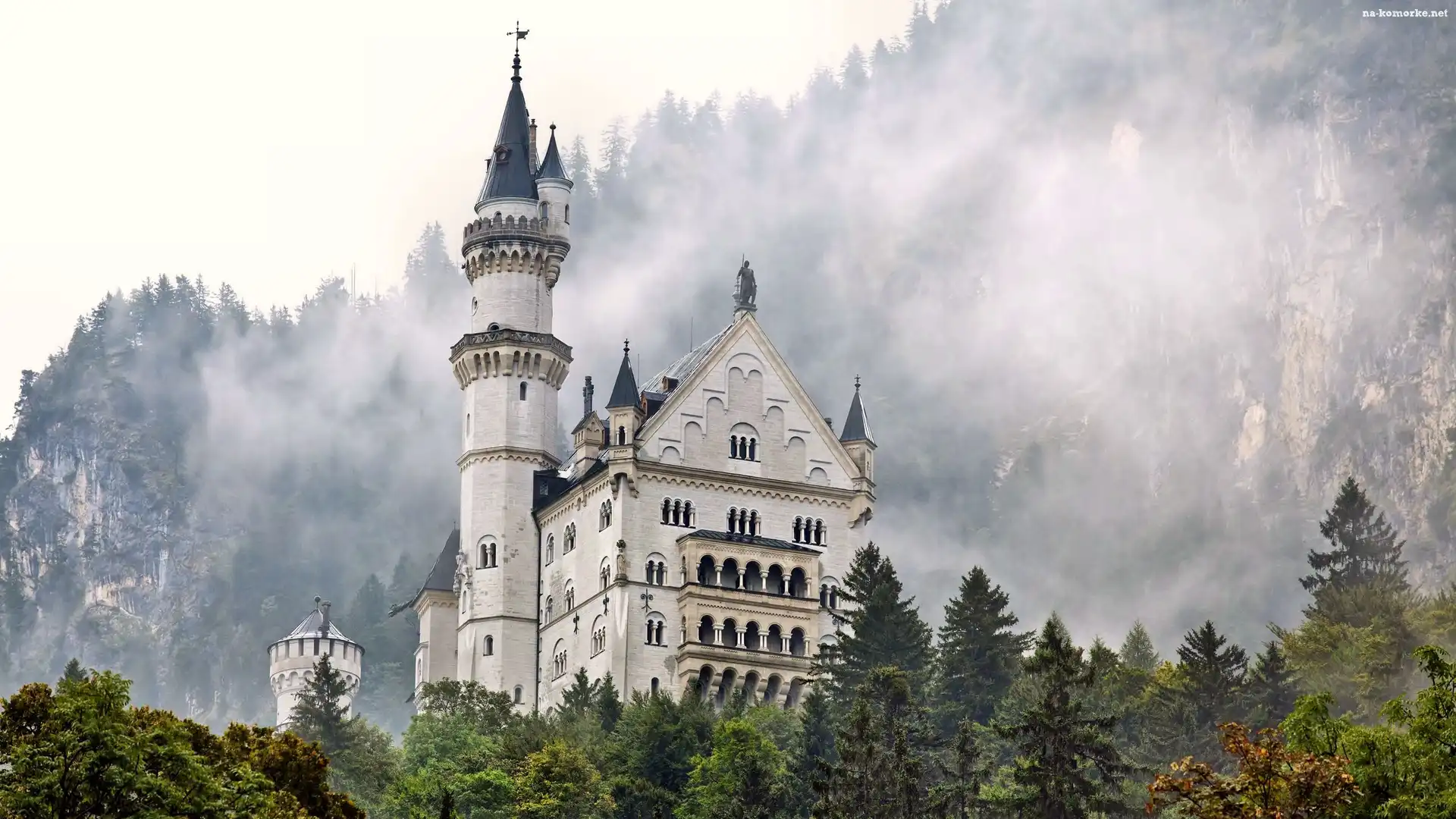 Zamek Neuschwanstein, Góry, Chmury