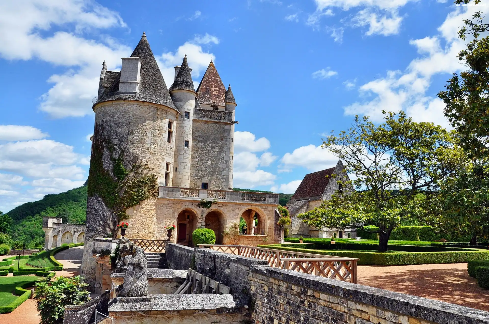 Zamek Chateau des Milandes, Francja, Miejscowość Castelnaud-la-Chapelle, Dordonia