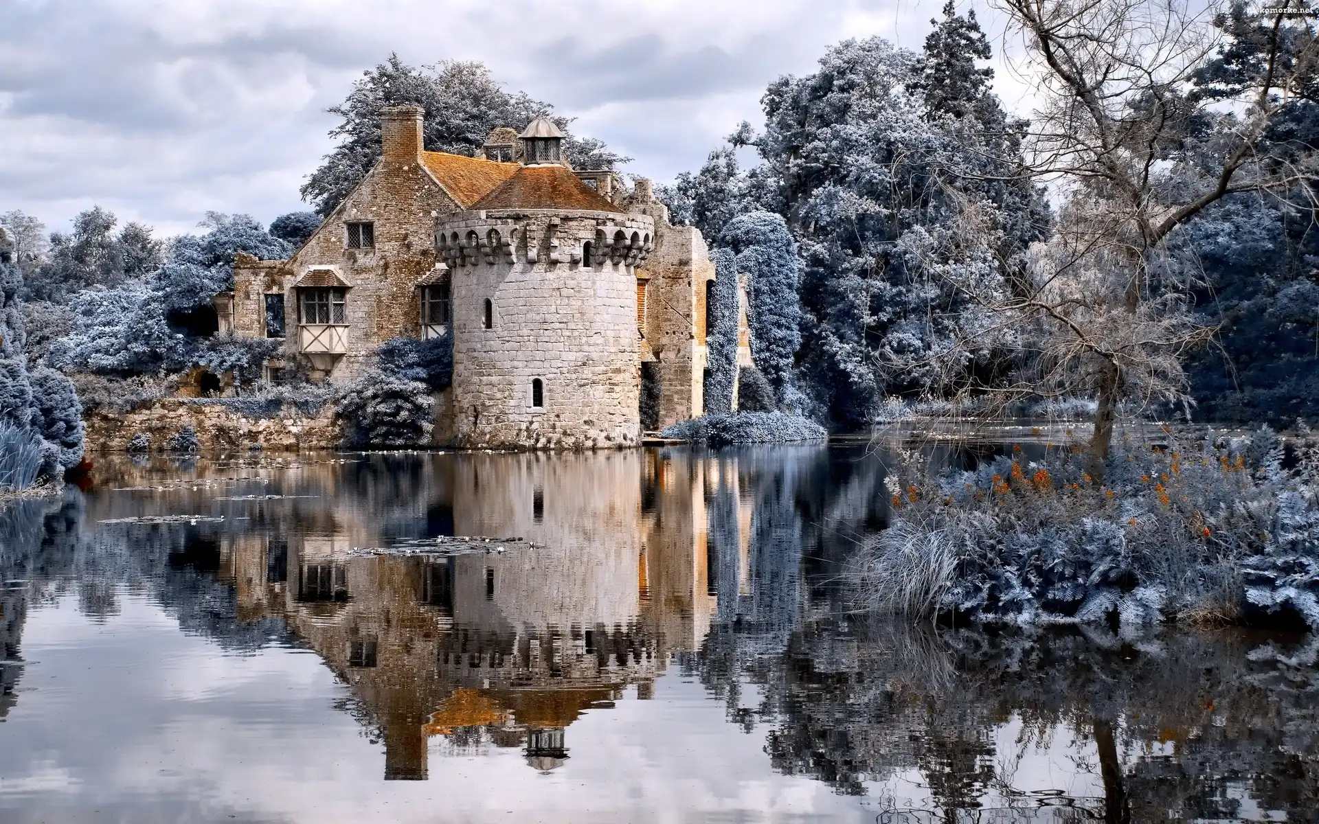Dworek Scotney, Zima, Szron, Scotney Castle, Hrabstwo Kent, Anglia, Rzeka Bewl