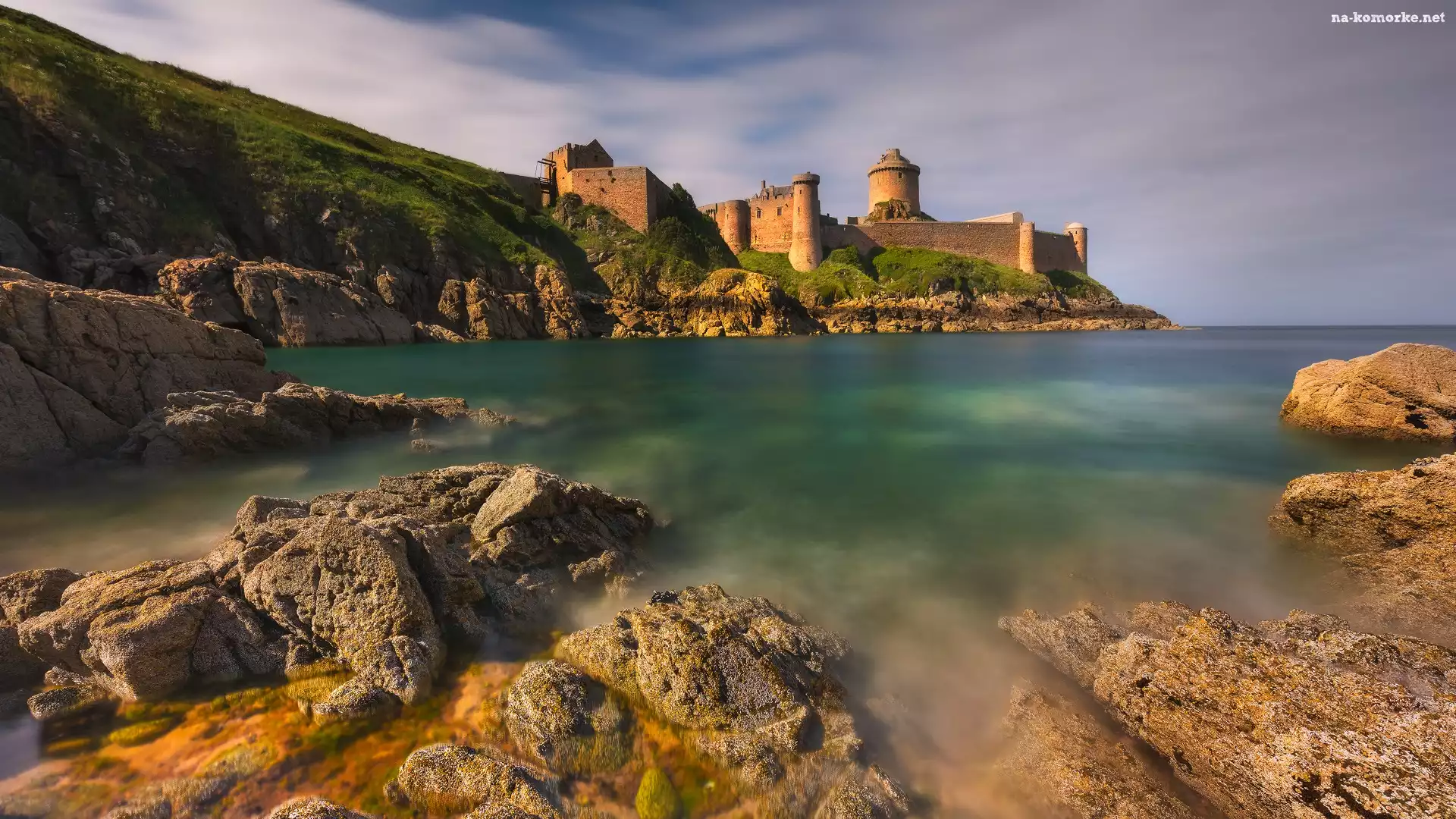 Zatoka Saint Malo, Francja, Castle of the Rock Goyon, Zamek, Chmury, Bretania, Skały, Fort la Latte, Morze