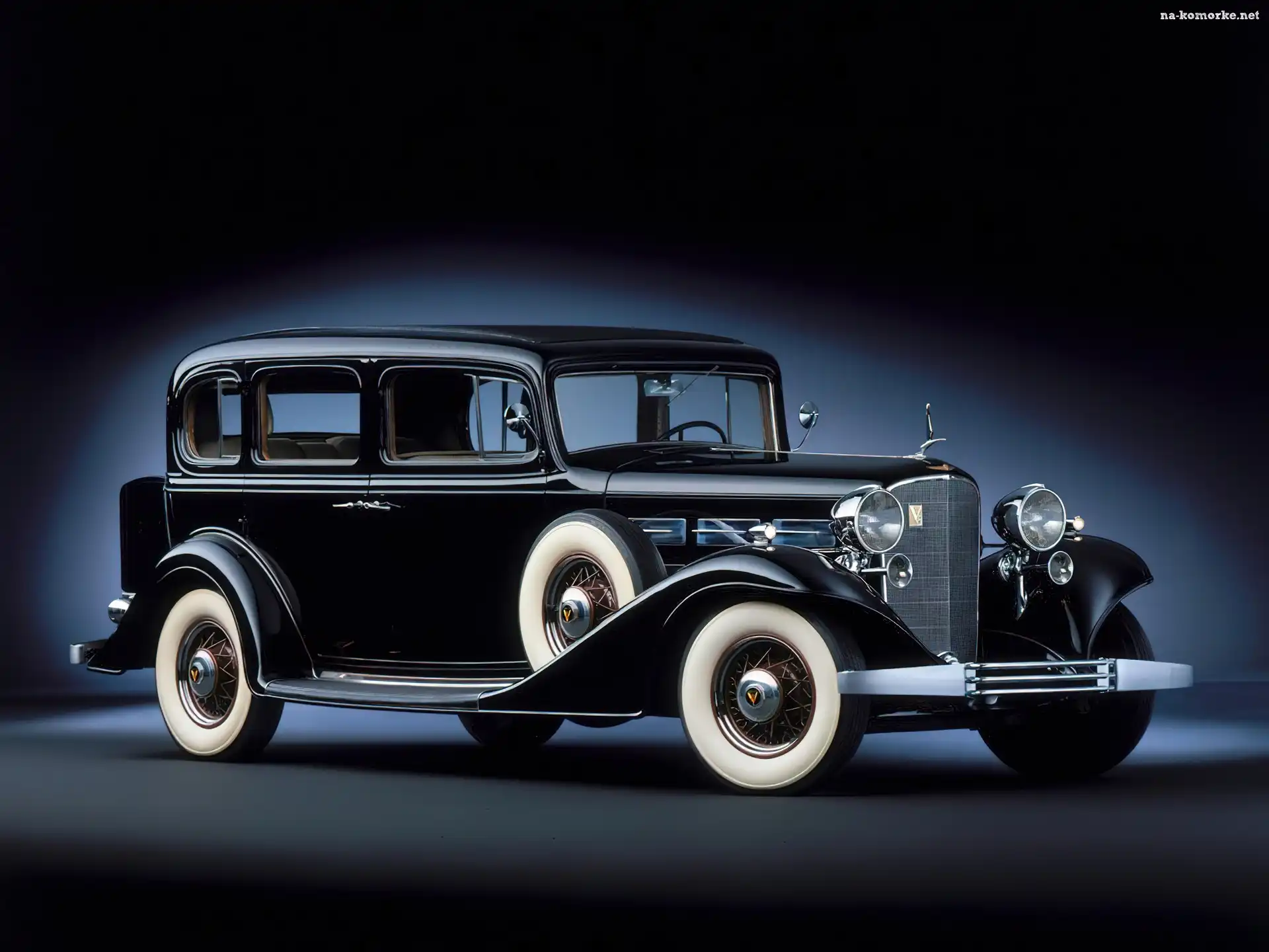 Cadillac, znaczek , maska, światła , opony , koła , felgi