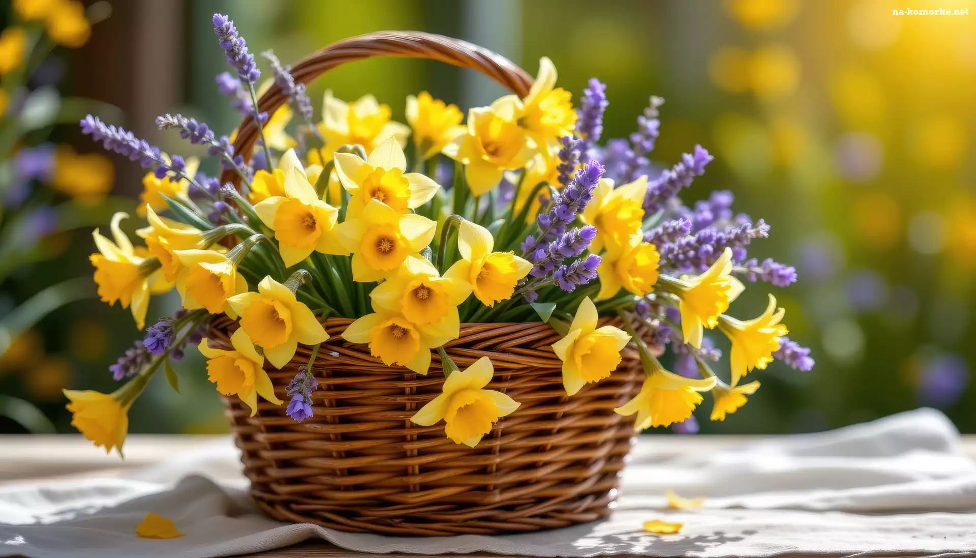 Wiklinowy, Kwiaty, Narcyzy żonkile, Koszyk, Lawenda